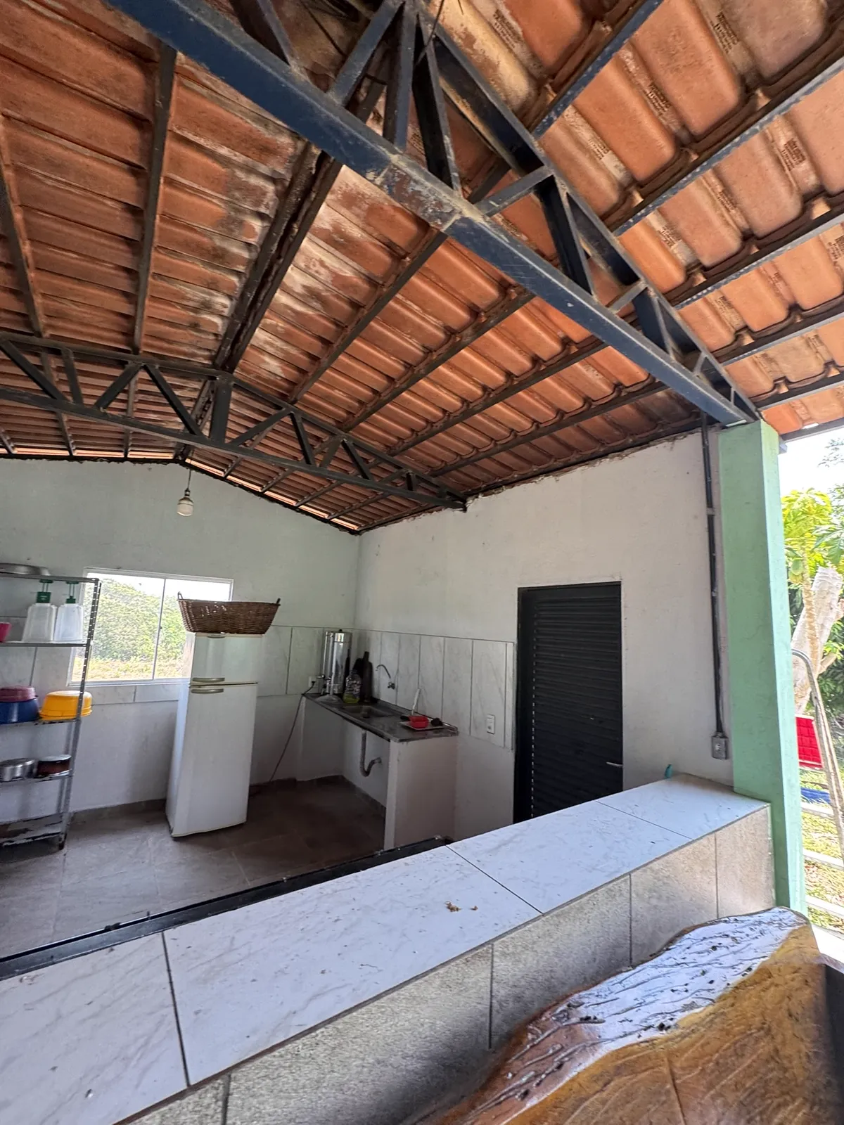 Área de cozinha e refeitório do apoio administrativo.